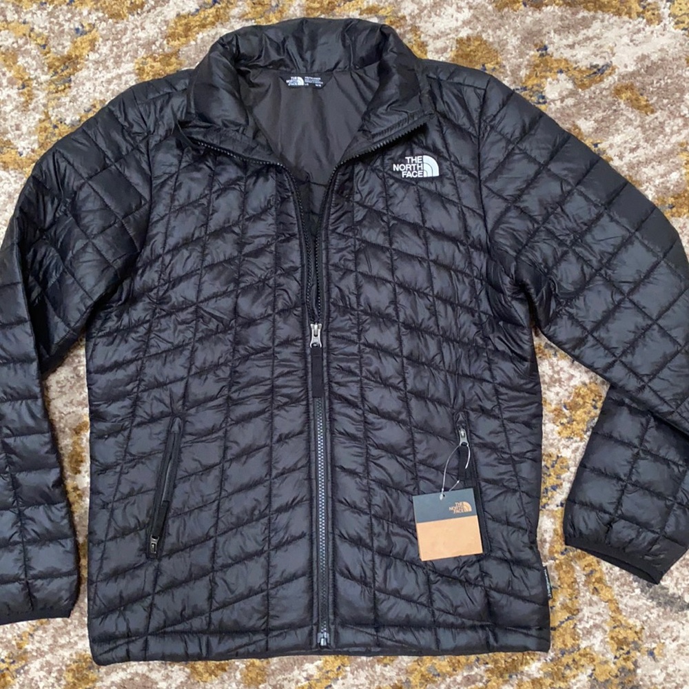 Brand new, kids large, black North face jacket.